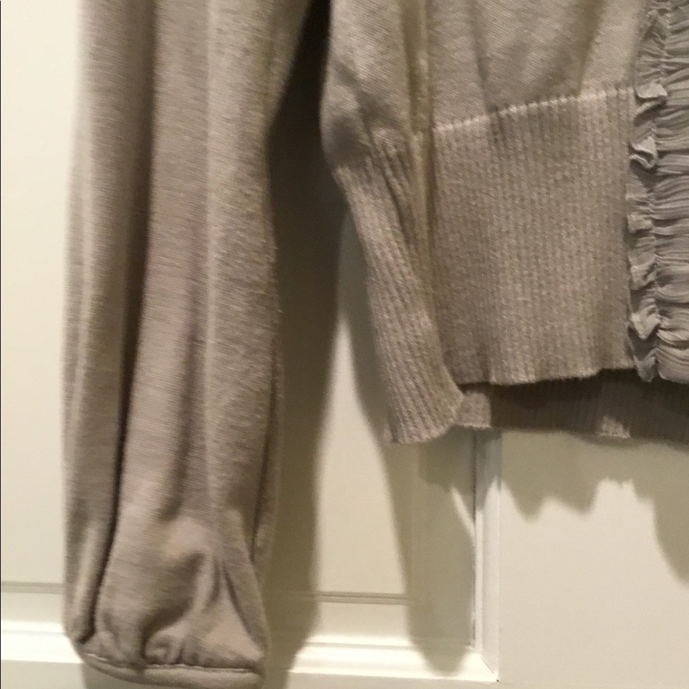ELLE Cropped Ruffle Sweater - Picture 4 of 6